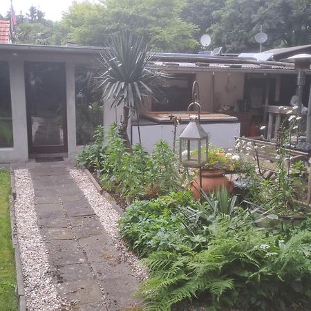 Apartmenthaus Mit Sauna Und Whirlpool Krefeld Bagian luar foto