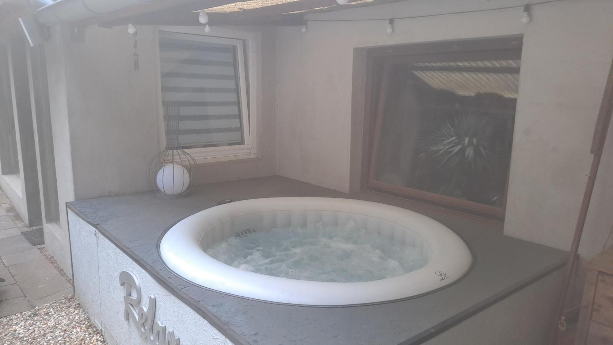 Apartmenthaus Mit Sauna Und Whirlpool Krefeld Bagian luar foto