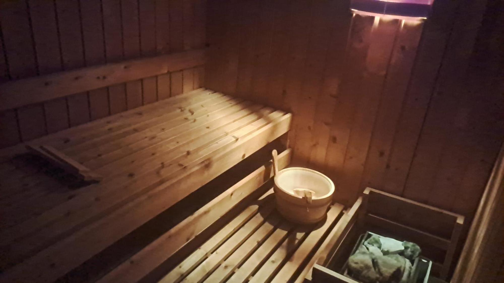 Apartmenthaus Mit Sauna Und Whirlpool Krefeld Bagian luar foto
