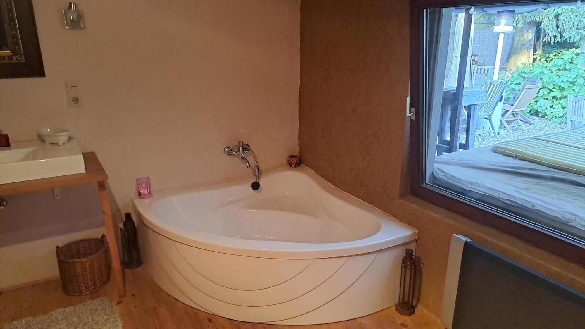 Apartmenthaus Mit Sauna Und Whirlpool Krefeld Bagian luar foto